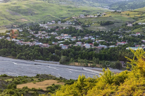 Panorama av landsbyen Lagich ved soloppgang – stockfoto