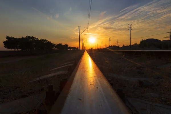 Reflection of the sun on the rails at sunset — Stock Photo, Image