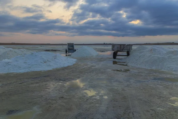 Salt produktion inte långt från Baku — Stockfoto