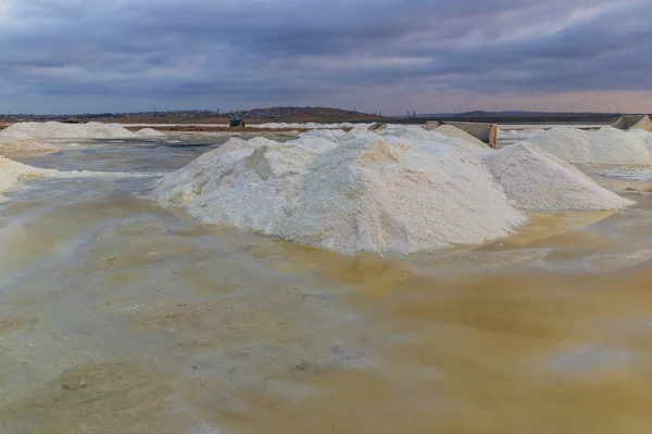 Bakü'ye çok uzak olmayan tuz üretimi — Stok fotoğraf