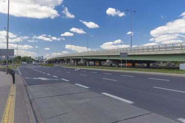 Varşova 'daki arabaların köprülerinden biri.