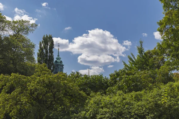 Kopule jednoho z kostelů ve Varšavě — Stock fotografie