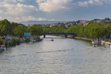 Tiflis 'te Kura' da eğlence tekneleri