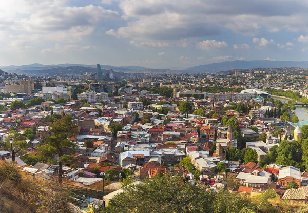 Tbilisi panorama op een zonnige dag — Stockfoto