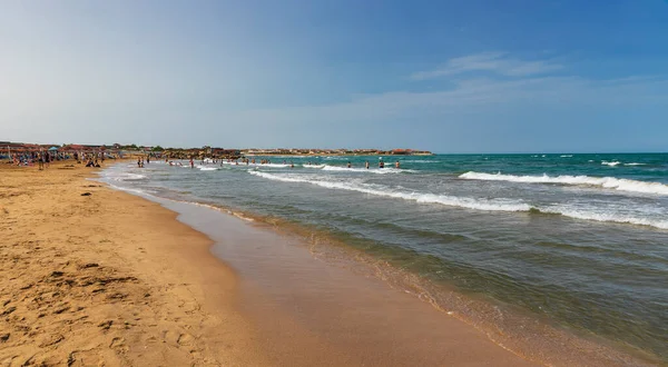 Baku Ázerbájdžán Června 2020 Koupání Lidí Pláži Poblíž Baku — Stock fotografie
