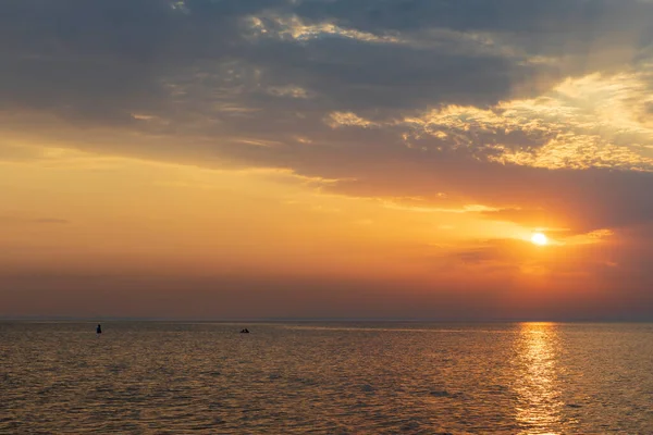 Hazar Denizi Üzerinde Güzel Bir Gün Batımı — Stok fotoğraf