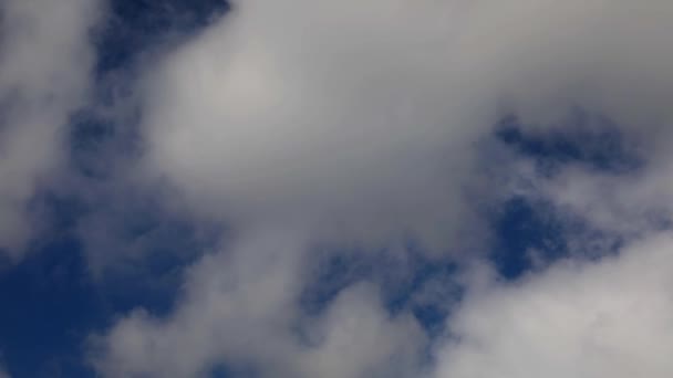 Vídeo Nuvens Flutuantes Através Céu — Vídeo de Stock