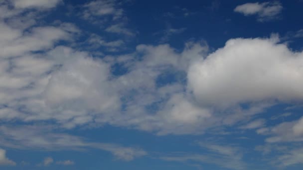 Vídeo Nubes Flotantes Través Del Cielo — Vídeos de Stock