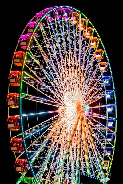 Ferris Wheel Spinning Megvilágítva Éjszakai Égbolton — Stock Fotó