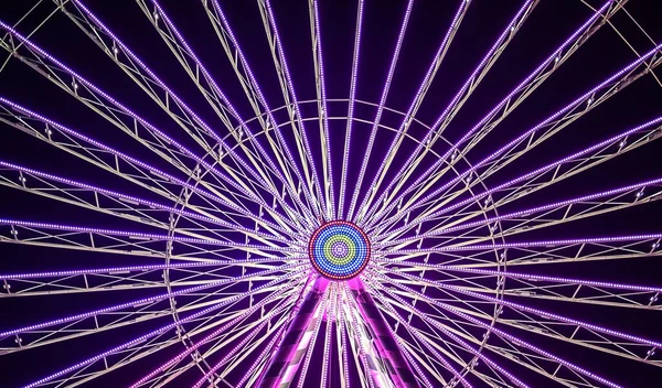 Schönes Riesenrad Leuchtet Bei Kirmes Neonlicht Nachthimmel — Stockfoto