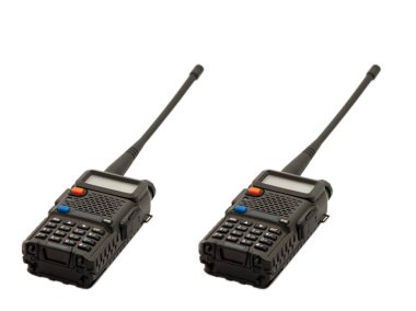 Acil aramalar için taşınabilir telsizler, beyaz arka planda izole edilmiş dahili telefonlar, yakın plan, stüdyo fotoğrafı.