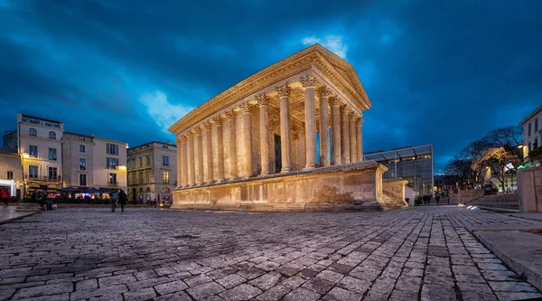 Maison Carree Отреставрированный Римский Храм Посвященный Князьям Молодости Богато Украшенными — стоковое фото