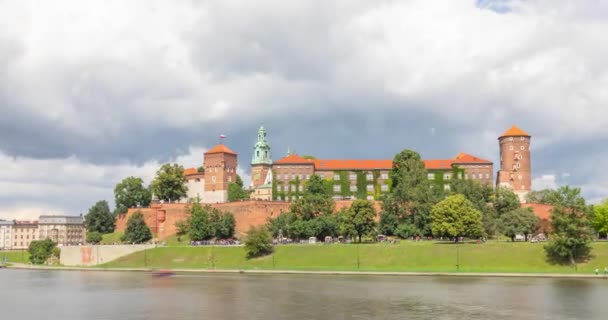 Vista Del Castillo Real Wawel Desde Orilla Del Río Cracovia — Vídeos de Stock