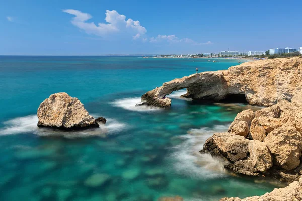 Long Exposure Shot Love Bridge Picturesque Natural Formation Creating White — Stock Photo, Image