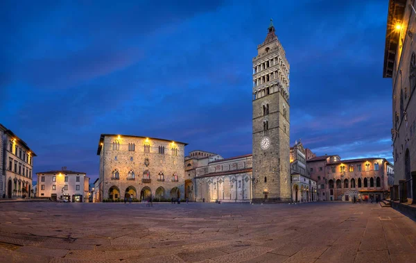 Pistoia Talya Piazza Del Duomo Alacakaranlıkta Eski Belediye Binası San — Stok fotoğraf