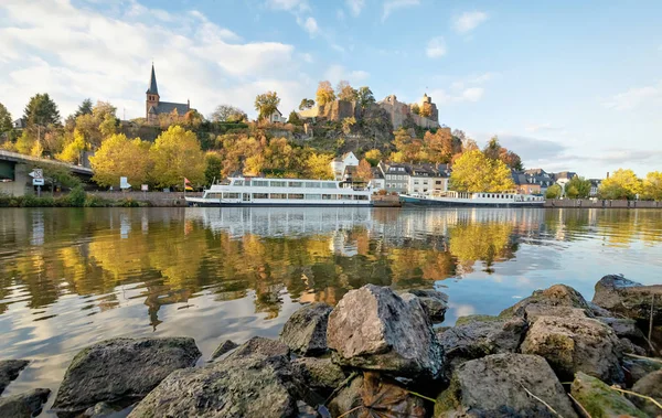 Hösten Stadsbilden Saarburg Tyskland Med Mountain Slottsruiner Från Sidan Saar — Stockfoto