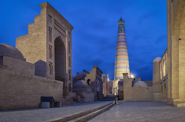 Khiva Uzbekistan Islam Khoja Minaret Skymningen — Stockfoto