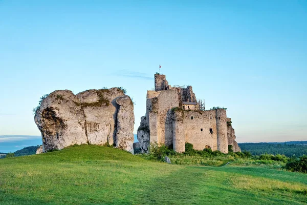 Στα Ερείπια Του 14Ου Αιώνα Κάστρο Mirow Voivodeship Σιλεσίας Πολωνία — Φωτογραφία Αρχείου