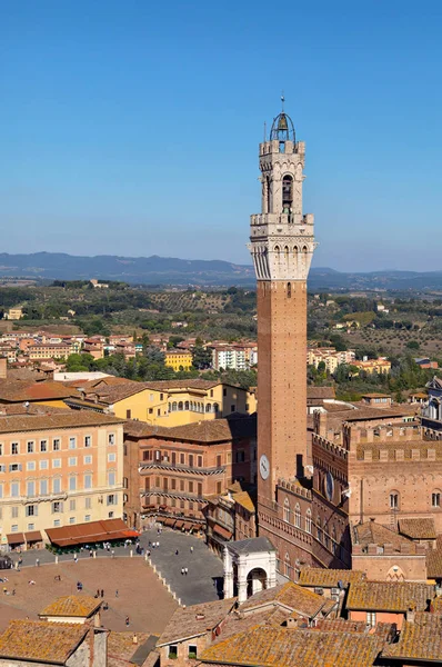 意大利锡耶纳托雷德尔曼吉亚 著名的钟楼位于城市的首屈一指的广场德尔坎波广场 — 图库照片