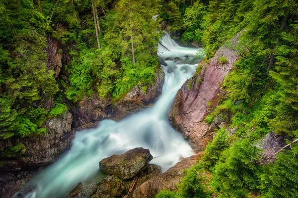 ミツキェヴィチ滝 Roztoka ストリーム マウォポルスカ県に高タトラ山脈の滝 — ストック写真