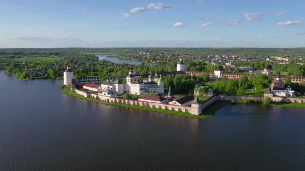 西里尔 贝洛泽斯基修道院的鸟瞰图曾经是俄罗斯北部最大的修道院和最强大的堡垒 基里洛夫 沃洛格达州 — 图库视频影像