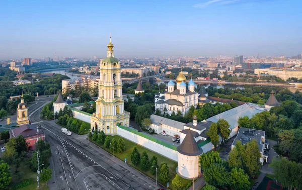 Novospassky Monasterio al atardecer, Moscú, Rusia — Foto de Stock