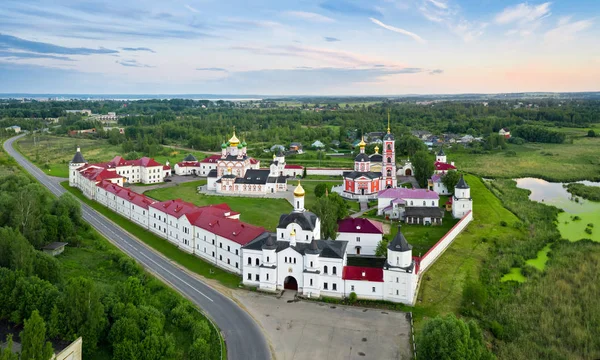 Vista aérea del monasterio Trinity-Sergius Varnitsky en Rostov, Ru — Foto de Stock