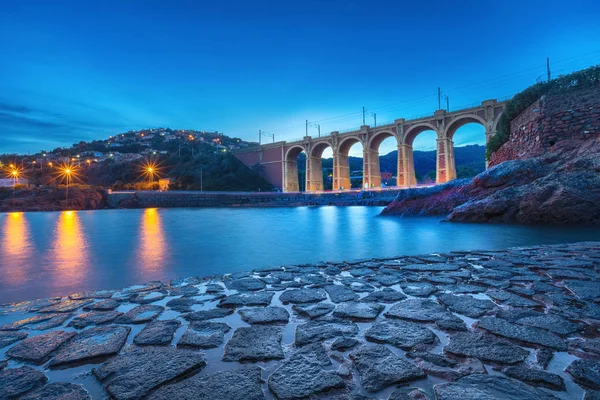 Ponte sobre a Calanque d 'Antheor em Saint-Raphael, França — Fotografia de Stock