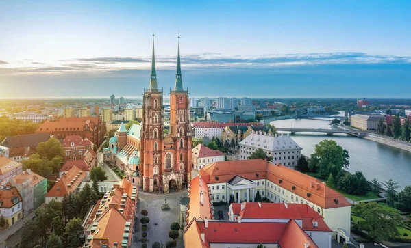 Paisaje urbano aéreo de Wroclaw con catedral, Polonia —  Fotos de Stock