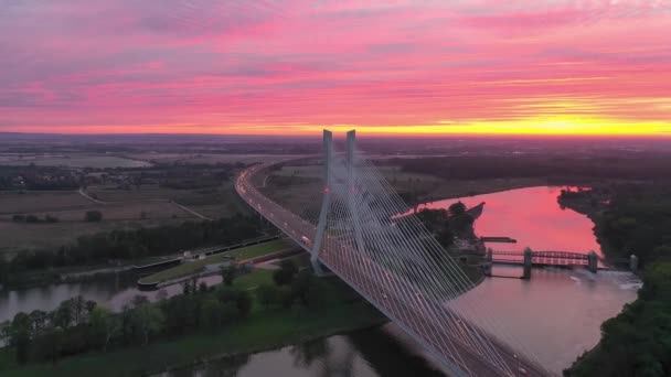 Wroclaw Polonya Gün Doğumunda Oder Nehri Üzerindeki Redzinski Köprüsünün Havadan — Stok video