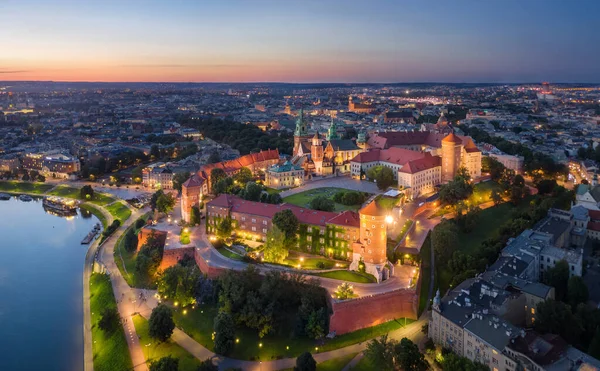 Cracovia Polonia Vista Aérea Del Castillo Real Wawel Iluminado Atardecer Imagen De Stock