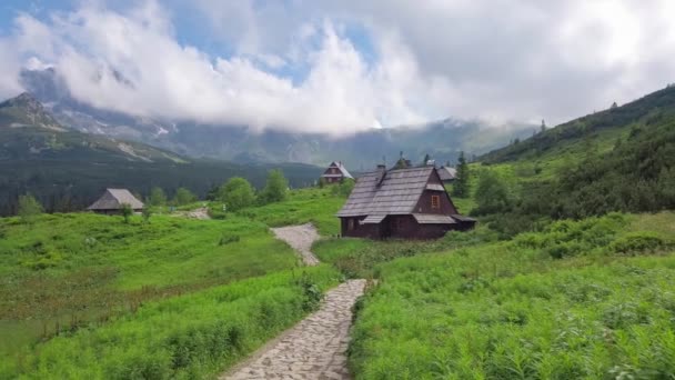 Ξύλινες Καλύβες Στην Κοιλάδα Gasienicowa Dolina Gasienicowa Tatra Mountains Πολωνία — Αρχείο Βίντεο