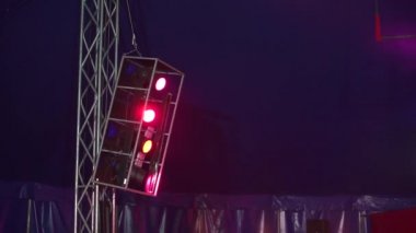 Renkli ışıklandırmalı konser aydınlatıcısı
