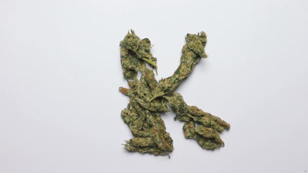Buchstabe k des englischen Alphabets aus Cannabis — Stockvideo