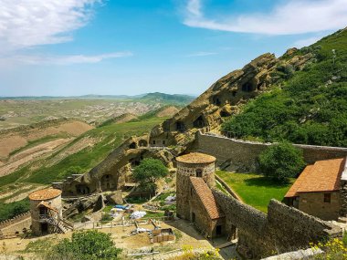 Gürcistan 'daki David Gareji mağarasındaki antik manastır kompleksi. Yüksek kalite fotoğraf