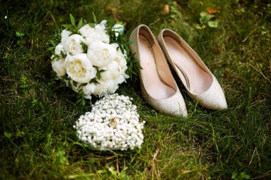 düğün nitelikleri ve aksesuarları kolajı