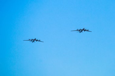 Rus saldırı uçak savaş uçakları, bombardıman uçakları ve Interceptor ile Rus Uzay Kuvvetleri Hava Filosu oluşumu