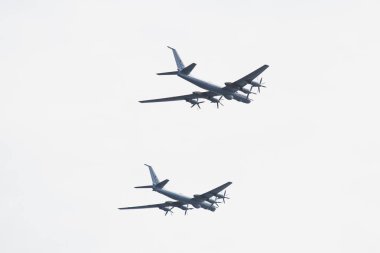 Rus saldırı uçak savaş uçakları, bombardıman uçakları ve Interceptor ile Rus Uzay Kuvvetleri Hava Filosu oluşumu