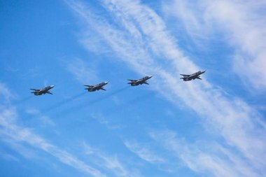 Rus saldırı uçak savaş uçakları, bombardıman uçakları ve Interceptor ile Rus Uzay Kuvvetleri Hava Filosu oluşumu