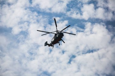 Rus askeri helikopter uçuş havadaki helikopter filosu oluşumu sırasında