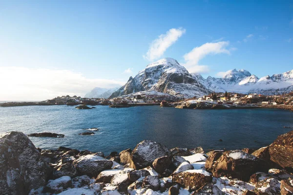 Krásný Pohled Extrémně Širokoúhlých Zimní Zasněžené Rybářské Vesnice Norsko Lofoten — Stock fotografie