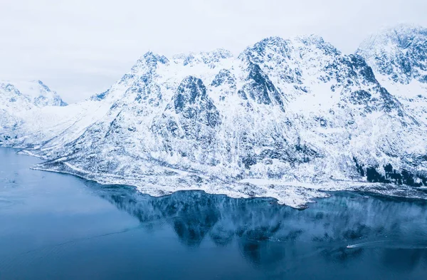 Letecká Zimní Pohled Lofot Nordland Norsko Fjord Silniční Hory Střílel — Stock fotografie