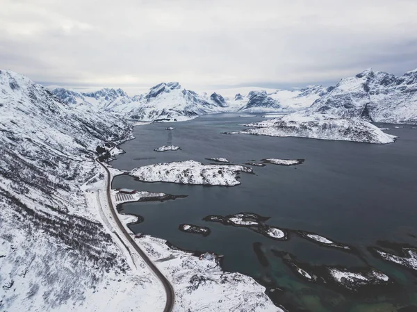 Letecká Zimní Pohled Lofot Nordland Norsko Fjord Silniční Mostu Hory — Stock fotografie