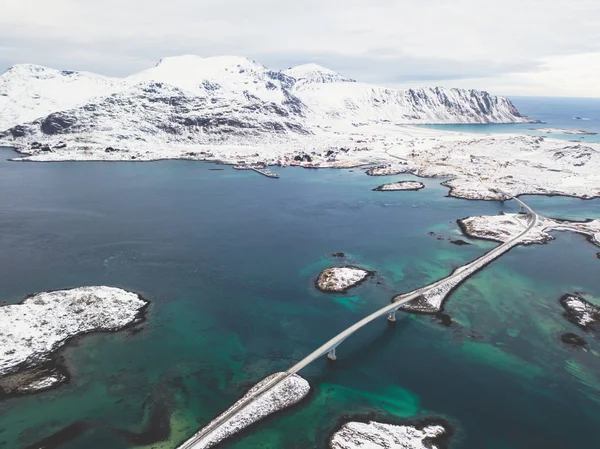 Letecká Zimní Pohled Lofot Nordland Norsko Fjord Silniční Mostu Hory — Stock fotografie