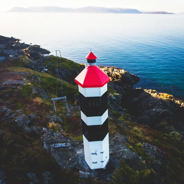 Vista Del Faro Noruega Con Montañas Fiordo Fondo — Foto de Stock