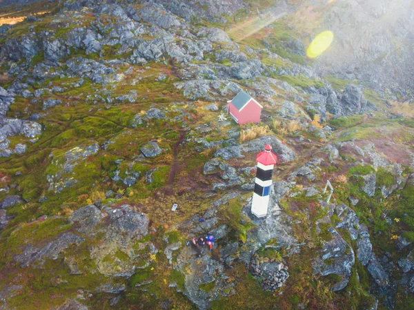 Veduta Del Faro Norvegia Con Montagne Fiordo Sullo Sfondo — Foto Stock