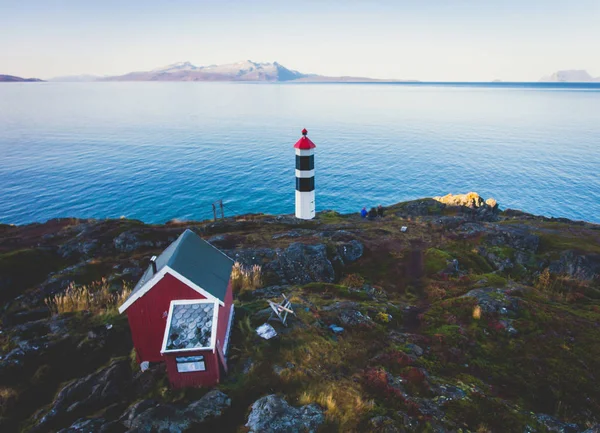 Вид Маяк Норвегии Фоне Гор Гор — стоковое фото