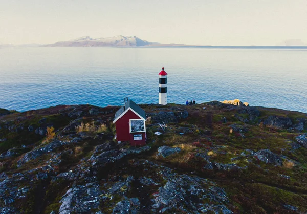 Вид Маяк Норвегии Фоне Гор Гор — стоковое фото