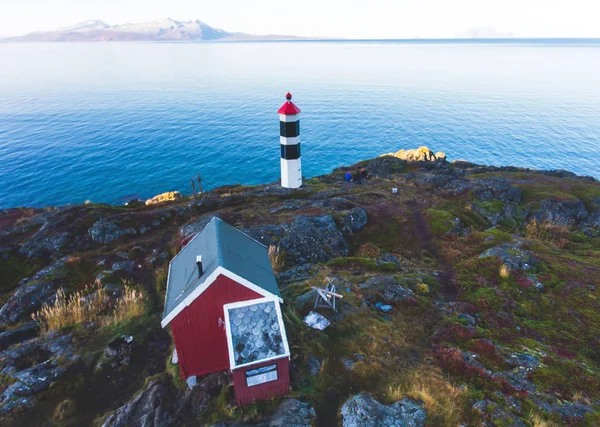 Vista Del Faro Noruega Con Montañas Fiordo Fondo — Foto de Stock