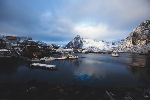 Vacker Supervidvinkel Vintern Snöiga Utsikt Över Reine Norge Lofoten Öarna — Stockfoto